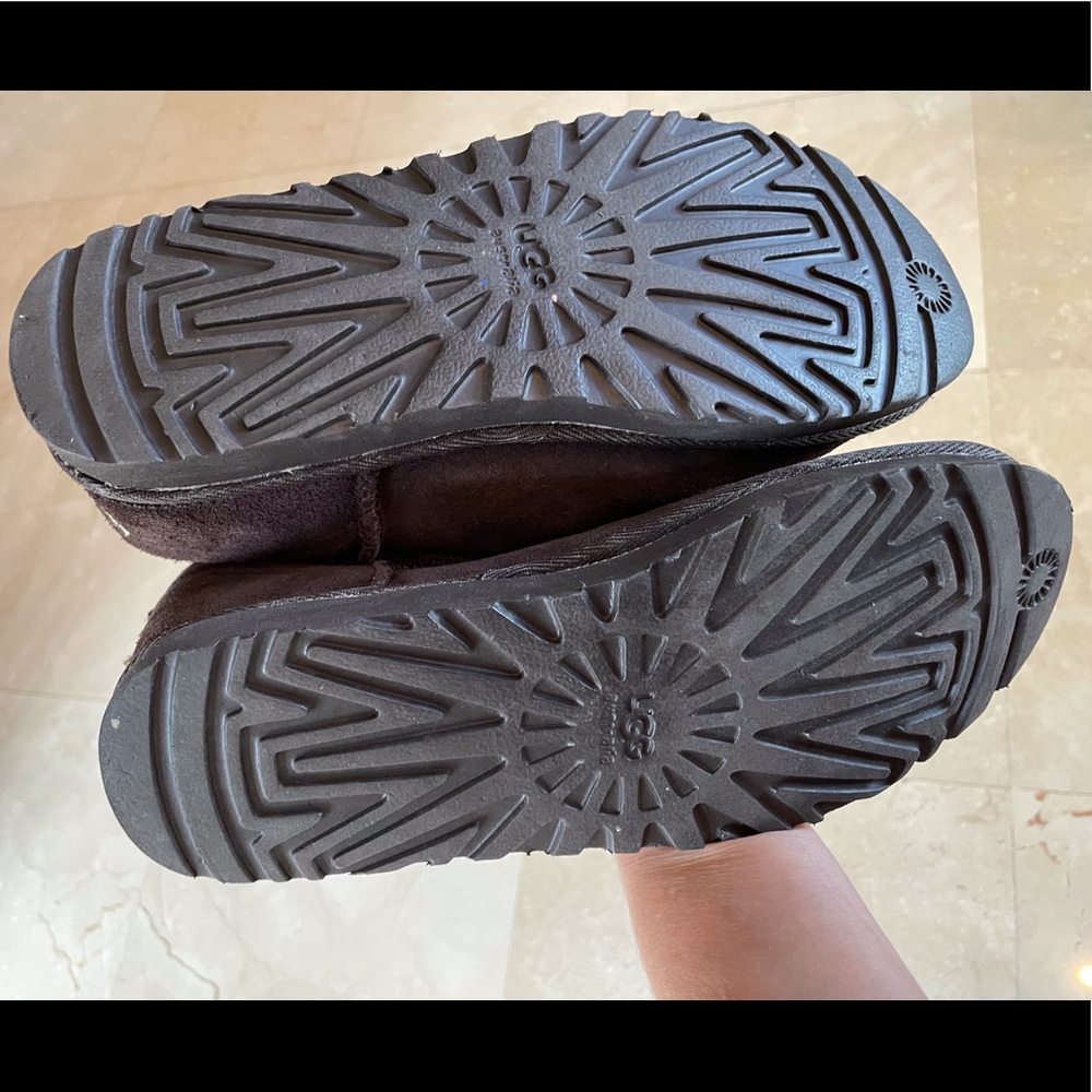 Ugg Chocolate Brown Classic Short Boot. Barely Worn Size 10 - Picture 3 of 7